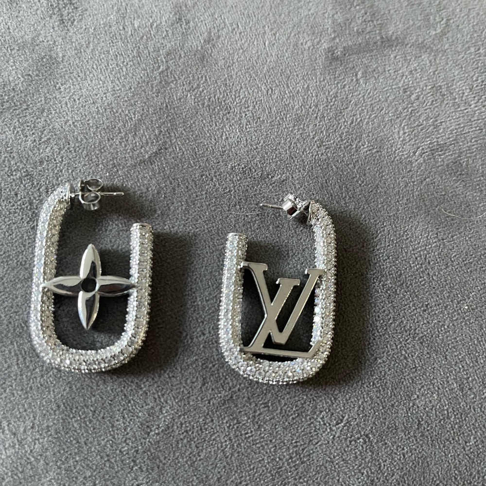 Open U Shaped LV Earrings w/Bling - Picture 4 of 5